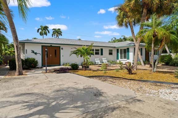 5 Min Walk to Beach | 2BR/2BA | Coastal Retreat - Image 1