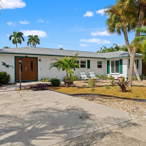 5 Min Walk to Beach | 2BR/2BA | Coastal Retreat - Image 1